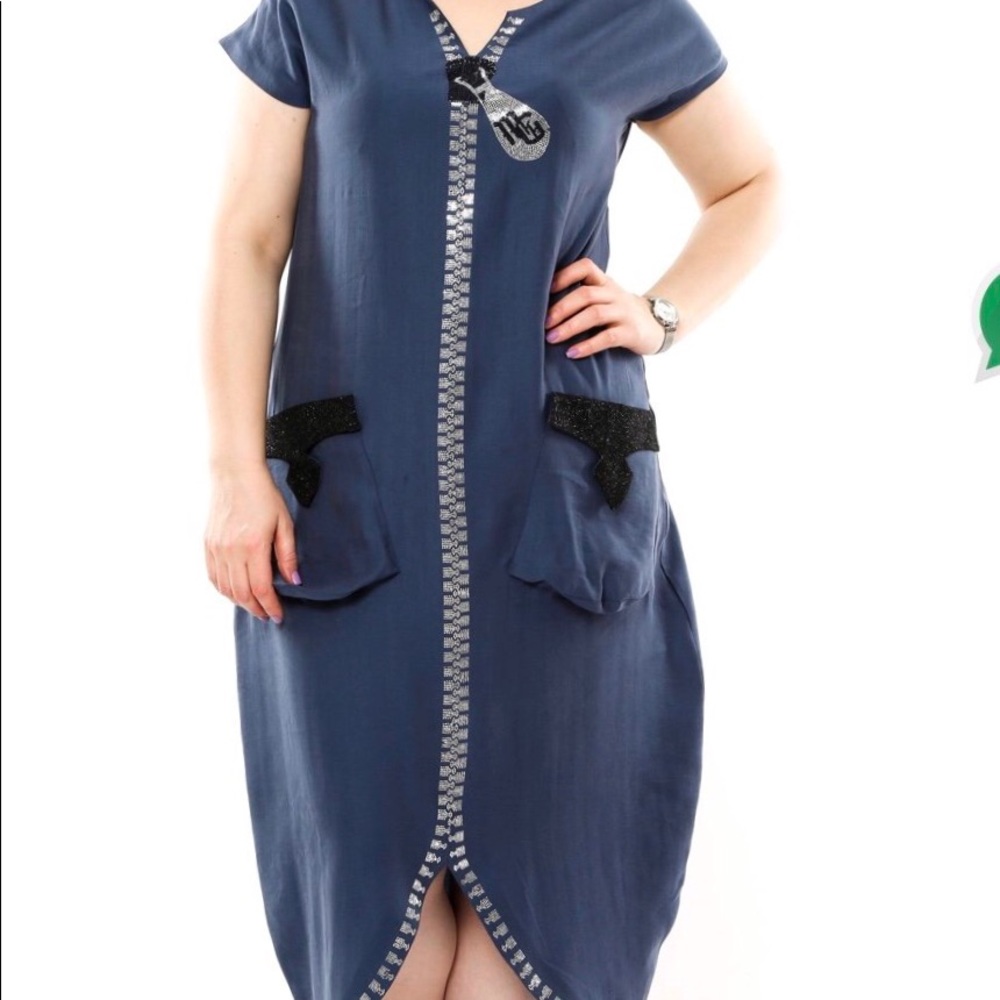 Elegant dress for curvy women with a zipper